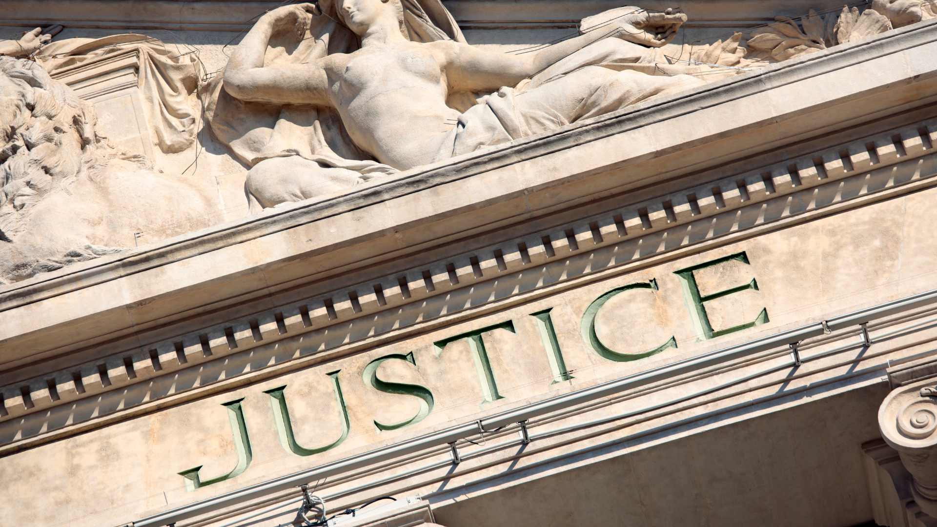 Avant d'un tribunal de justice